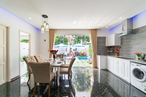 Dining - White Pool Villa Da Nang-Super King Beds (Đà Nẵng)