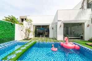 Pool - White Pool Villa Da Nang-Super King Beds (Đà Nẵng)