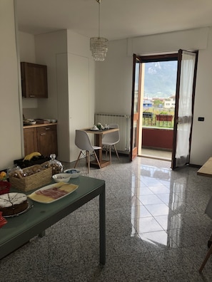 Café da manhã com buffet grátis todos os dias