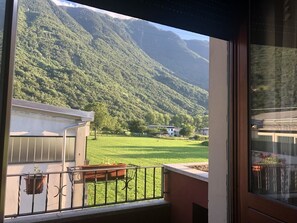 Dobbeltrom, fjellutsikt | Utsikt fra balkong