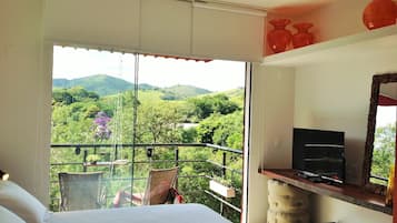 Cortinas blackout, wifi gratis y ropa de cama