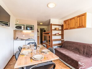 Interior - Les Olympiques (Tignes 1800) by Interhome (Tignes)