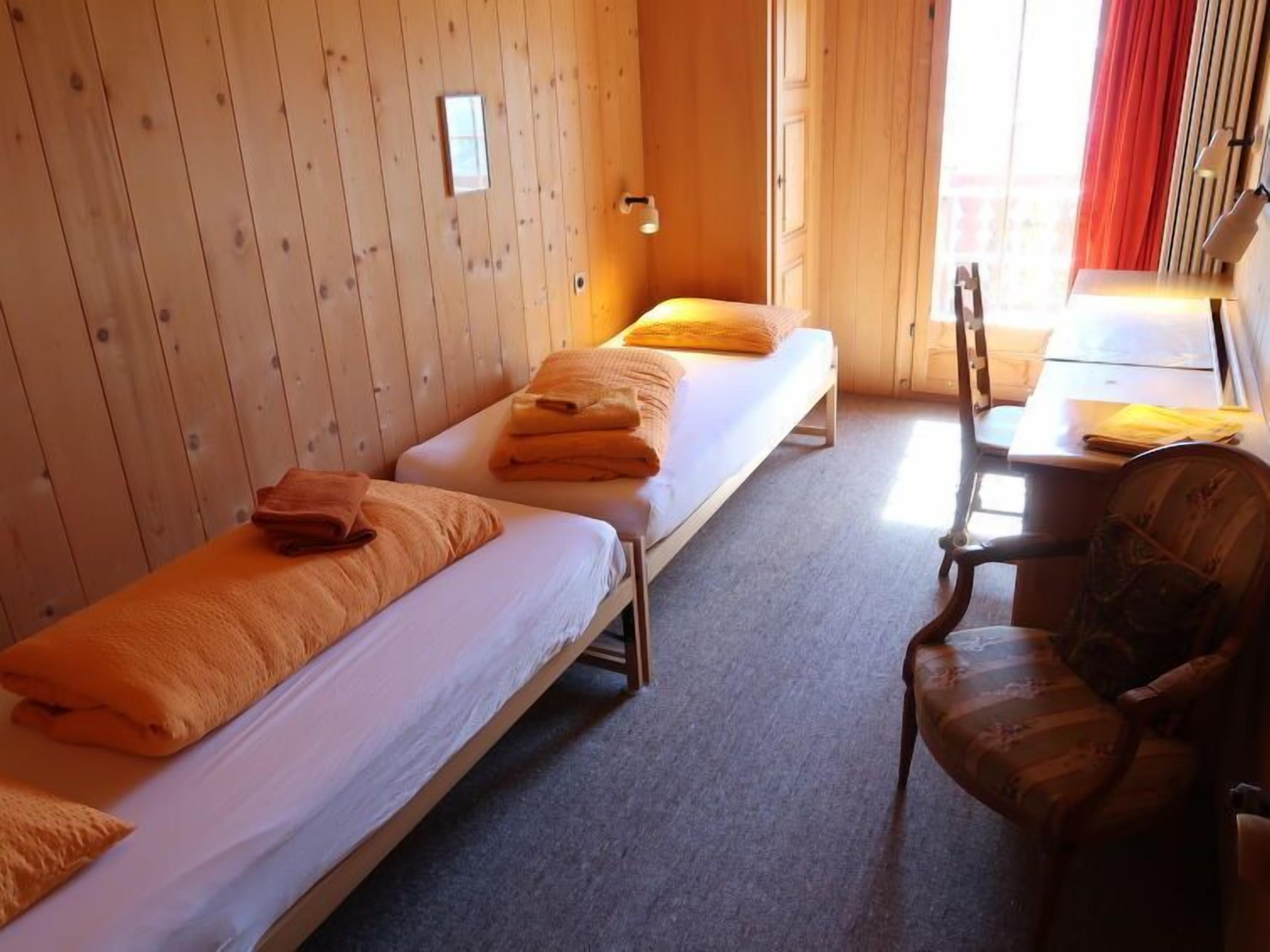 4 Schlafzimmer, Schreibtisch, WLAN