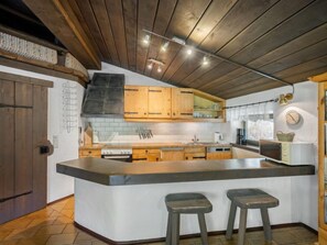 Kühlschrank, Ofen, Geschirrspüler, Kochgeschirr/Geschirr/Besteck