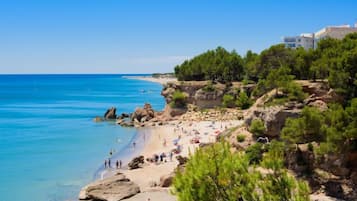 Una spiaggia nelle vicinanze