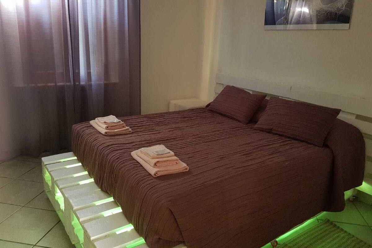 Free WiFi, bed sheets