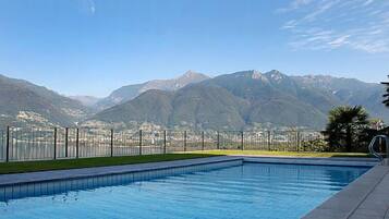 Lämmitetty uima-allas