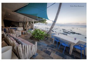 تناول الطعام بالخارج