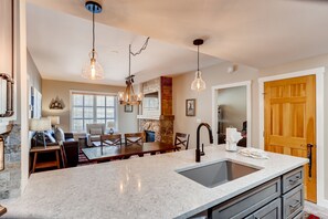 Interior - New Listing Steps from the lifts, Multiple Hot tubs/Play Pool (Copper Mountain)