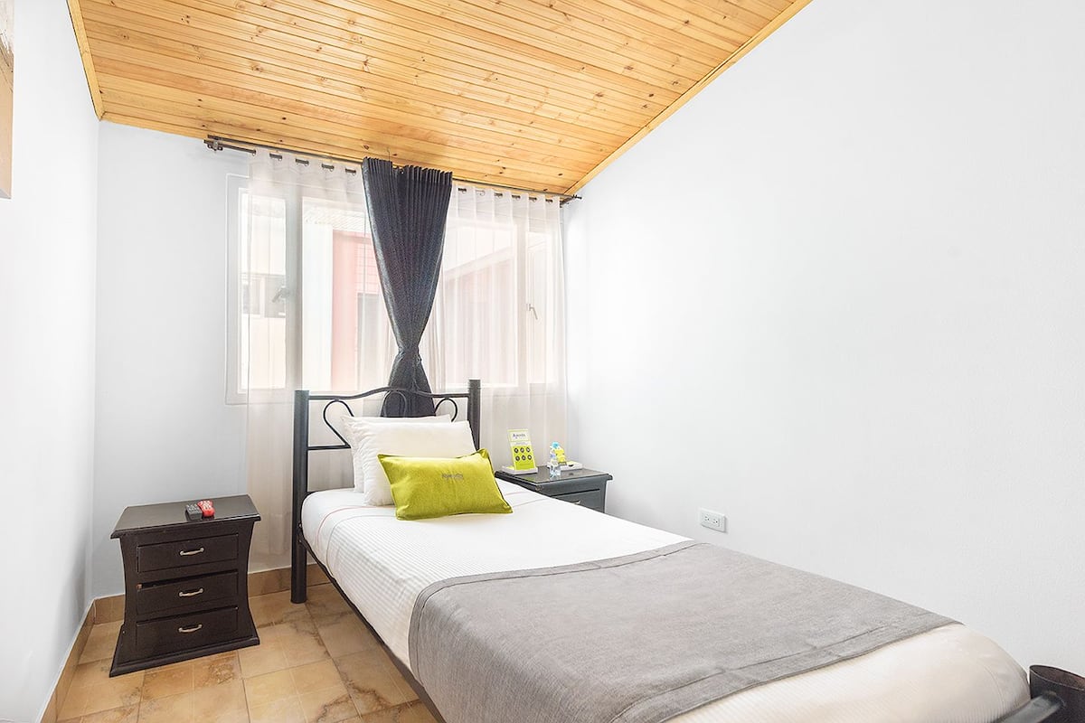 Free WiFi, bed sheets