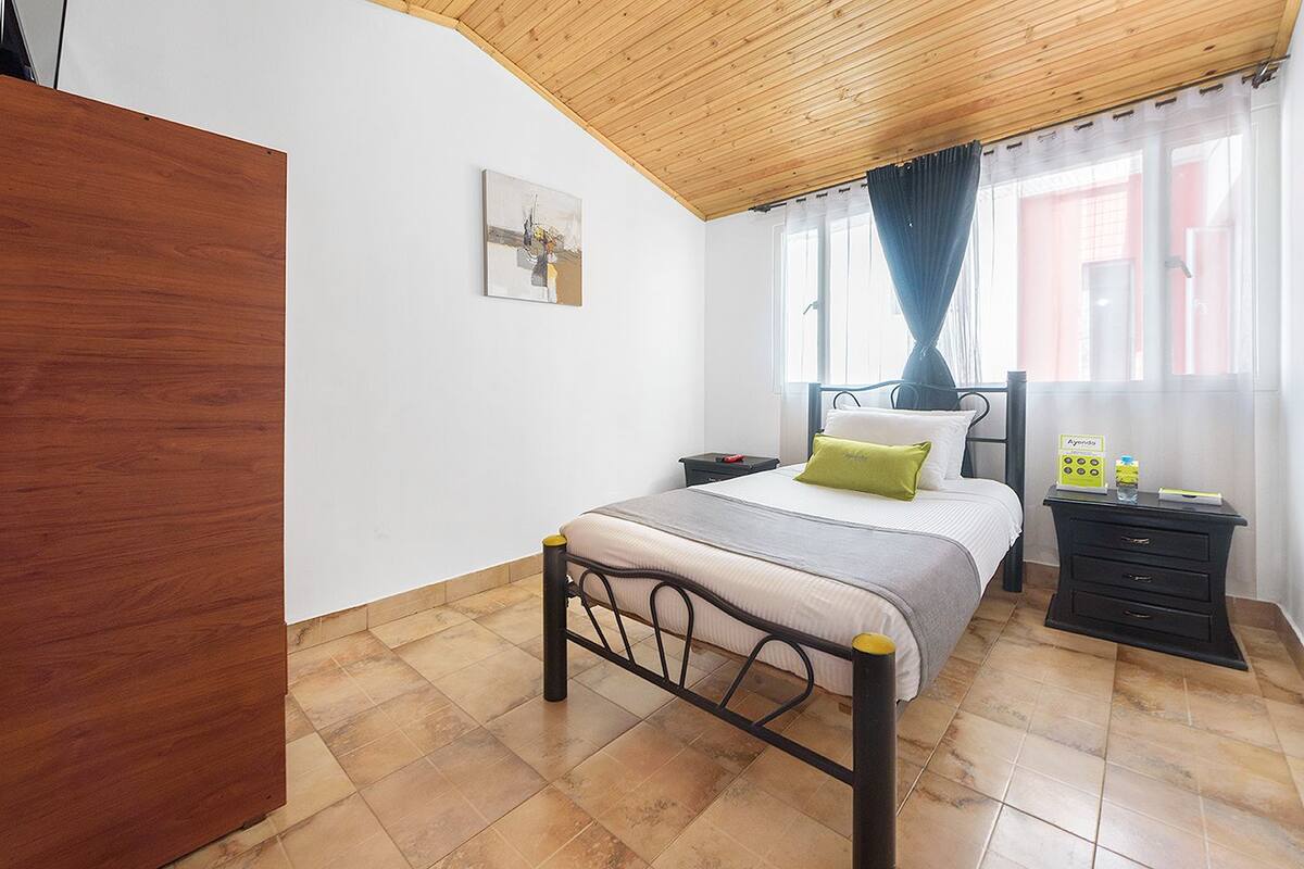 Free WiFi, bed sheets