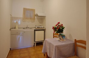 Studio, City View (2 Adults) | In-room dining