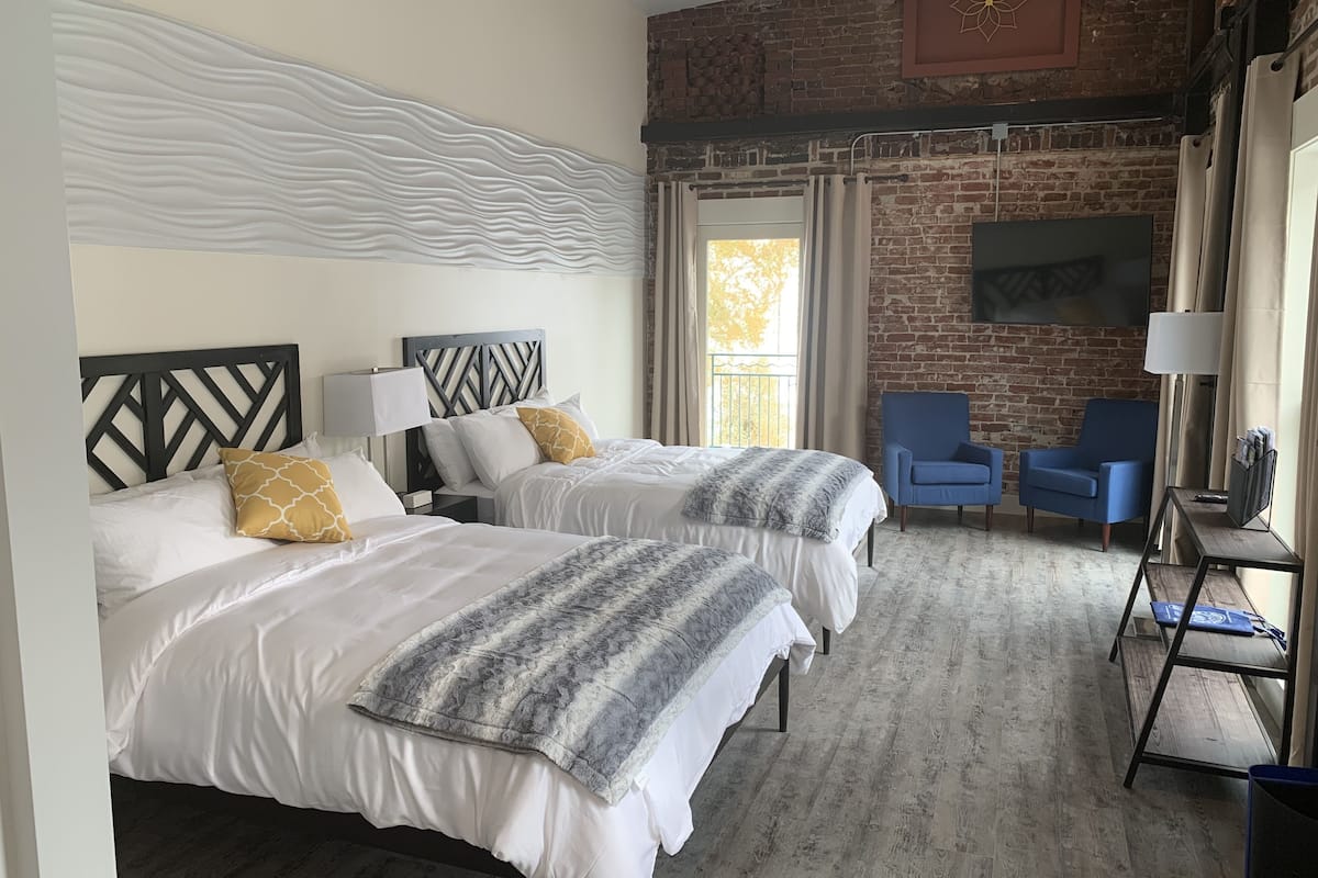 panoramic quadruple room | living area | 55-inch flat-screen tv with cable channels, tv, netflix