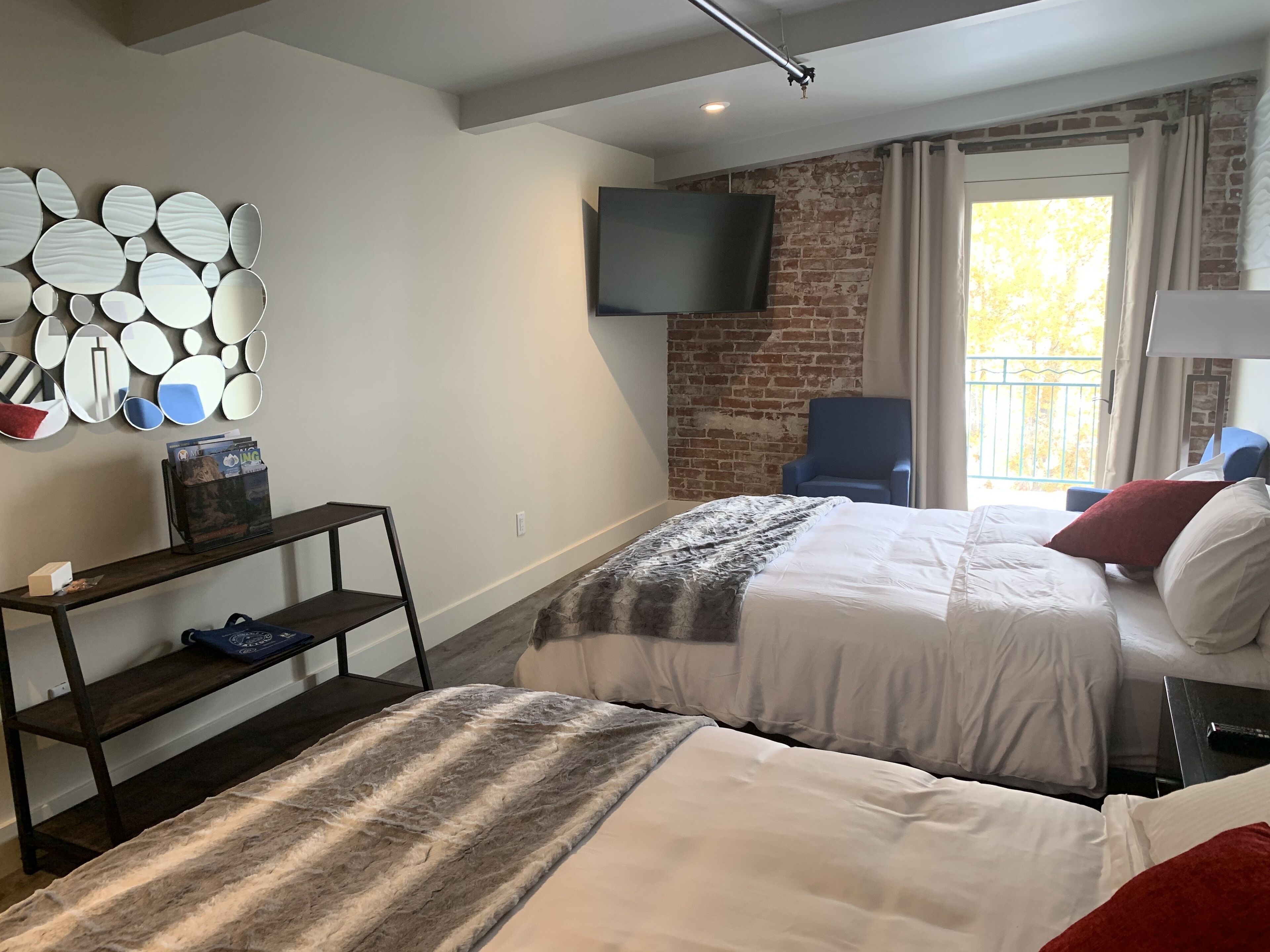 basic quadruple room | free wifi, bed sheets