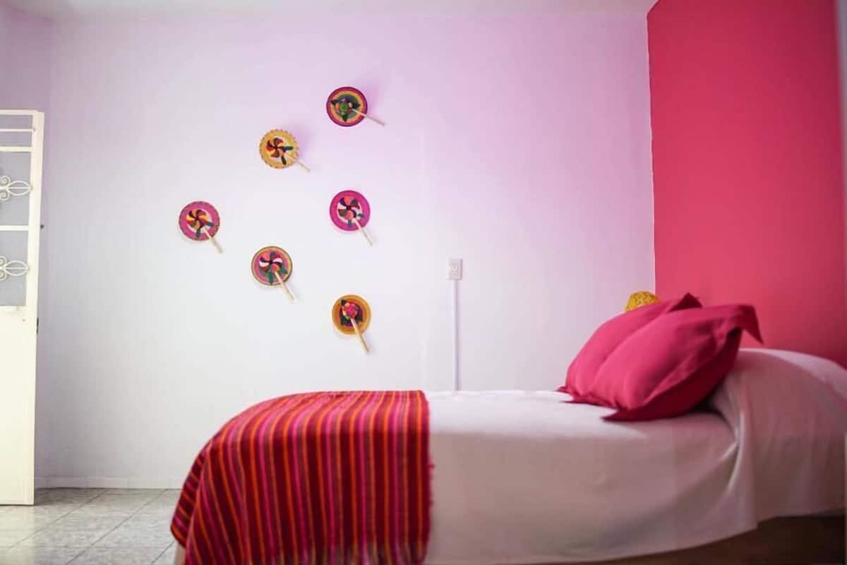 Super Room - Rosa | Strykejern/-brett, wi-fi (inkludert) og sengetøy