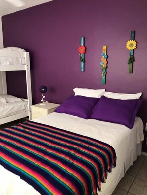 Iron/ironing board, free WiFi, bed sheets - Hostal Tlaquepaque (Tlaquepaque)