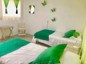 Standard Room - Verde | Iron/ironing board, free WiFi, bed sheets - Hostal Tlaquepaque (Tlaquepaque)
