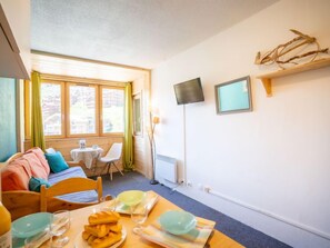 TV - Arcelle 216 by Interhome (Val Thorens)