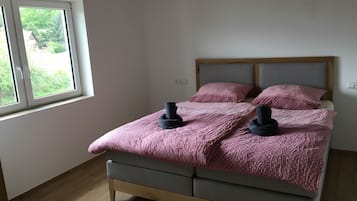 2 bedrooms, WiFi, bed sheets