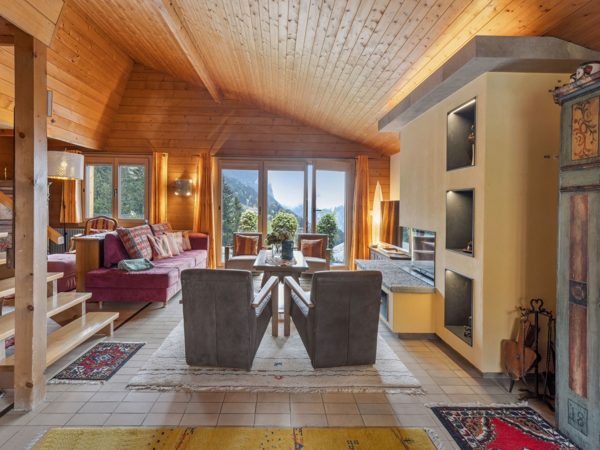 Fernseher, Kamin, DVD-Player