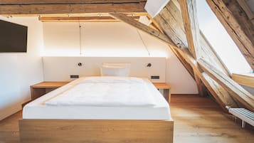 Comfort eenpersoonskamer (Kutscherzimmer) | Hypoallergeen beddengoed, een kluis op de kamer, individueel gedecoreerd