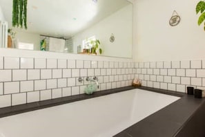 Free toiletries, hair dryer, towels, soap - Luxury 4BDR cottage right in the heart of Brighton (Brighton)
