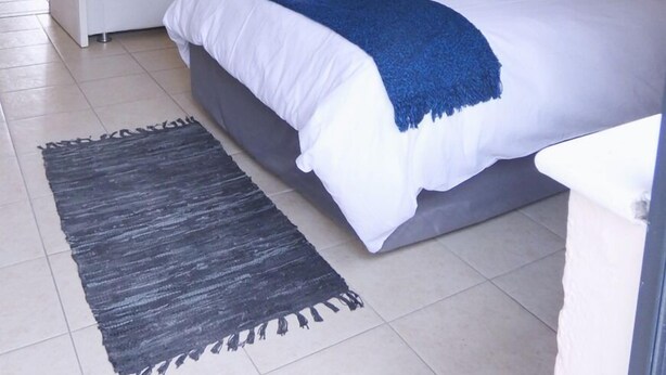 Double Room (201 (1)) - The Br33ze on Main - Sea Point (Cape Town)