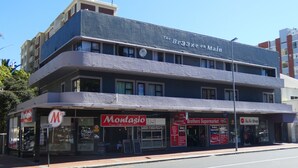 Front of property - The Br33ze on Main - Sea Point (Cape Town)