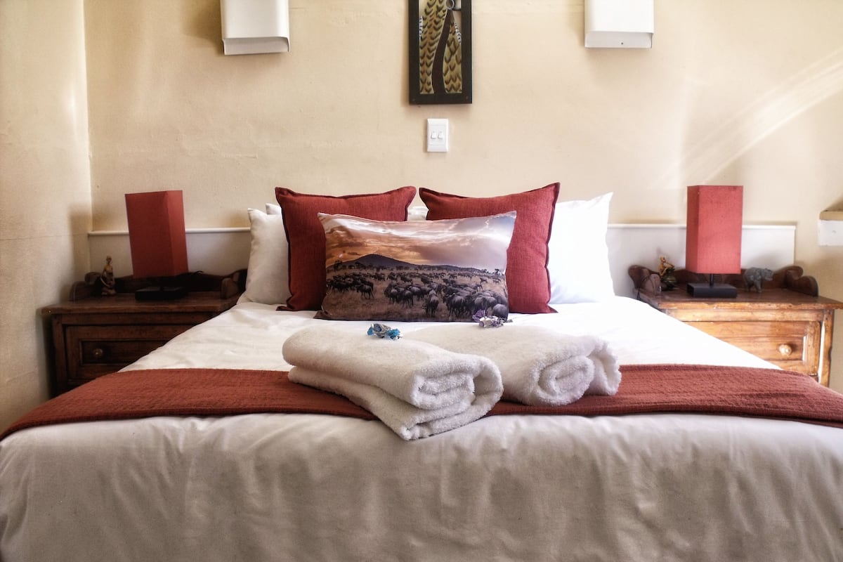 Double Room (208 (8)) | Laptop workspace, iron/ironing board (on request), WiFi (free)