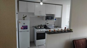 Fridge, microwave, oven, coffee/tea maker - Moderno, Acogedor y Minimalista Lindo Departamento muy cerca al centro Historico de Lima (Cercado de Lima)