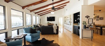 Longhorn Getaway in Dripping springs