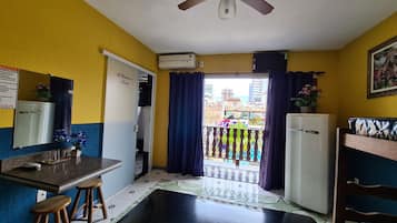 Double Room | Desk, free WiFi, bed sheets