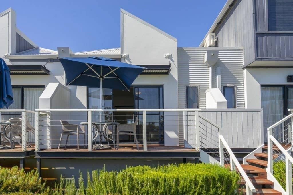 9 Fine Resort living for a regal rest - pool sleeps 2