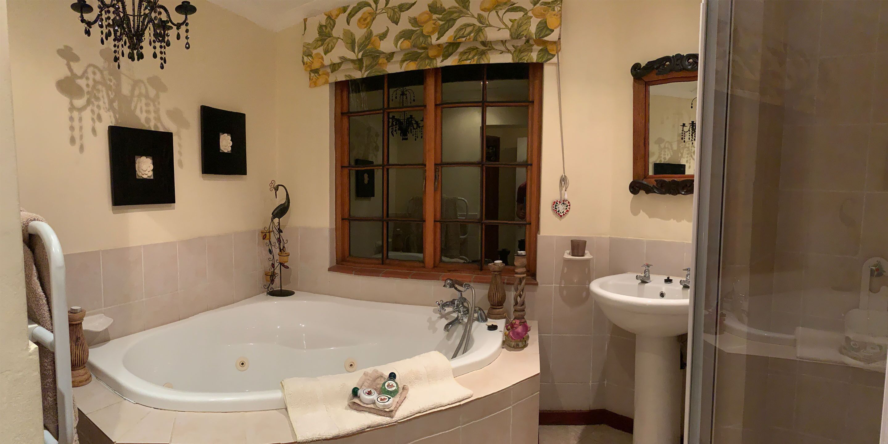 Separate bathtub and shower, jetted bath, free toiletries, hair dryer