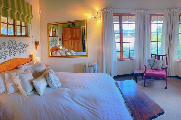 Colchones Select Comfort y caja de seguridad en la habitación