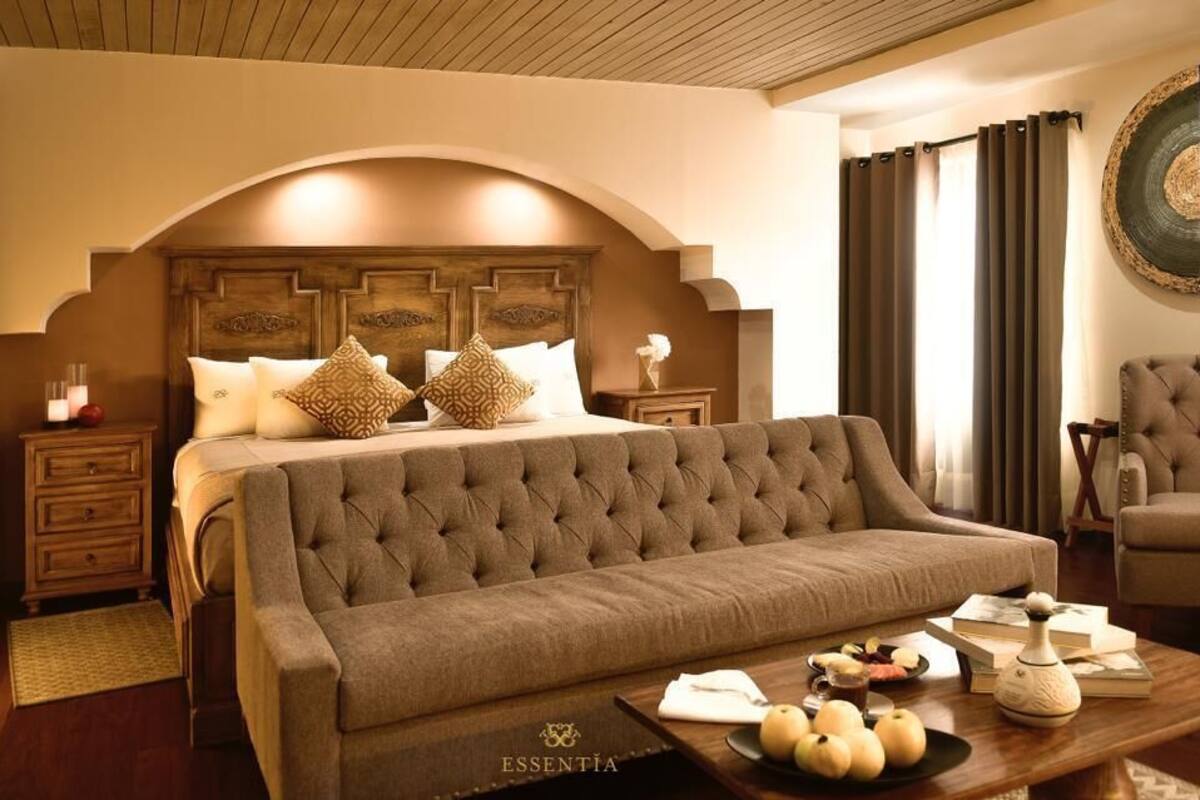 Deluxe Studio Suite | In-room safe, laptop workspace, blackout curtains