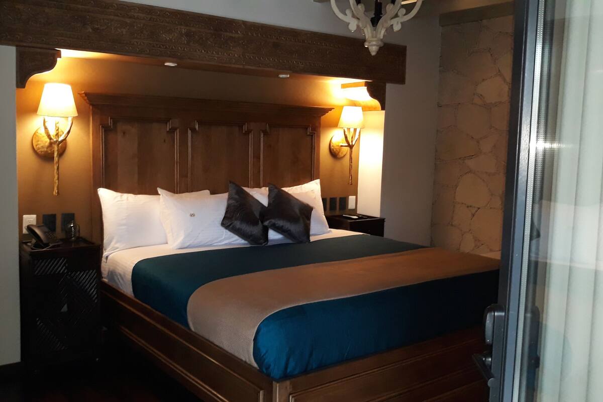 Standard Room | In-room safe, laptop workspace, blackout curtains