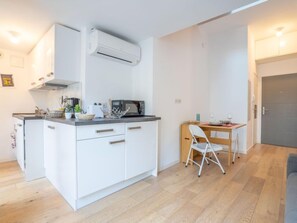 Fridge, microwave, high chair, cookware/dishes/utensils - Apartment Wilson by Interhome (Nice)