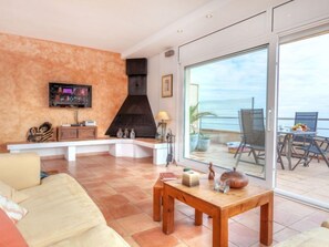 TV, fireplace - Apartment Fane by Interhome (Llançà)