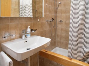 Séchoir à cheveux, serviettes fournies