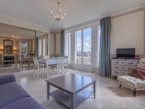 TV - Marie Antoinette by Interhome (Cabourg)