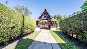 A traditional building with a triangular roof and a wooden gate. - Marie Antoinette by Interhome (Cabourg)