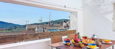 تناول الطعام بالخارج