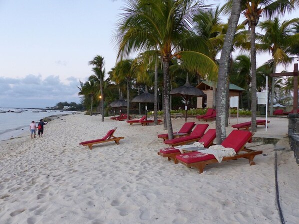Am Strand, Liegestühle