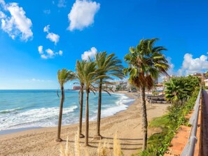 Una spiaggia nelle vicinanze