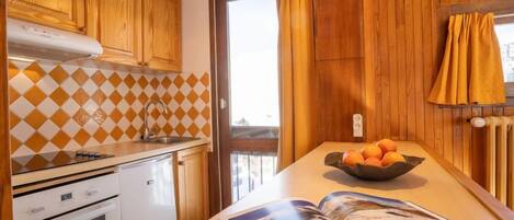 Réfrigérateur, micro-ondes, four, lave-vaisselle