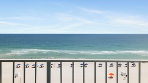 På stranden