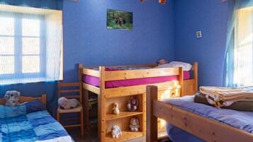 3 chambres, fer et planche à repasser