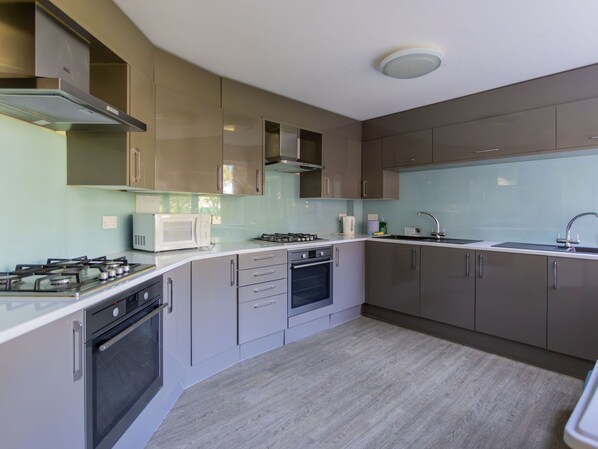 Fridge, microwave, oven, cookware/dishes/utensils