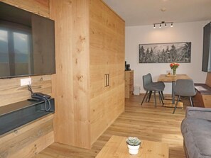 TV - Apartment Ladis by Interhome (Fiss)
